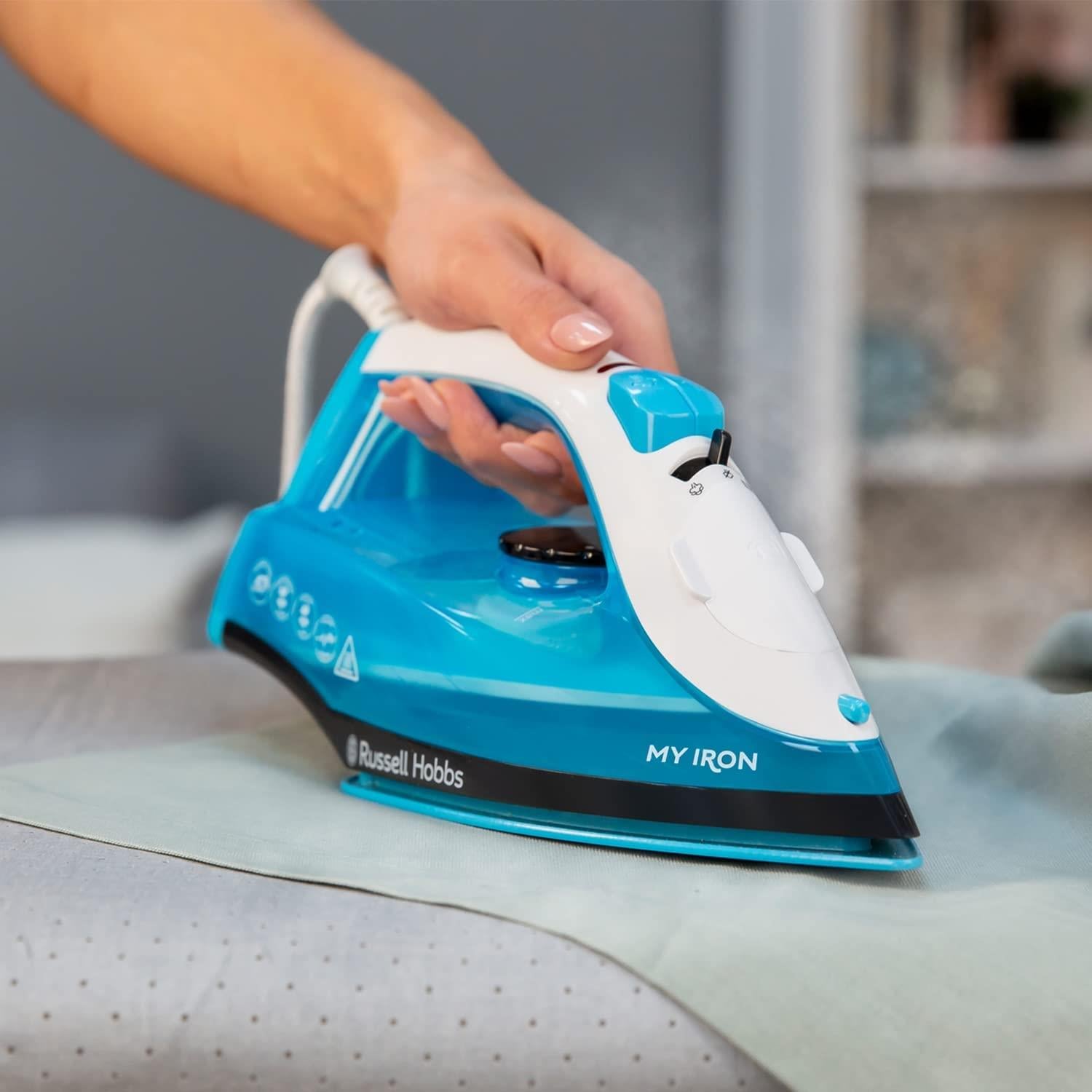 Russell Hobbs Steam Iron My Iron Ceramic Soleplate 260 ml Water Tank - 25580